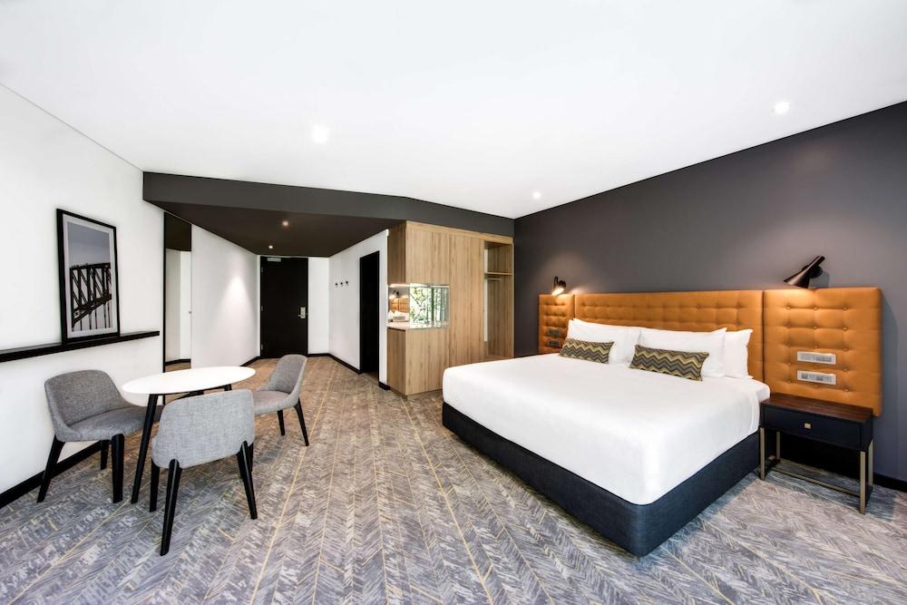 Vibe Hotel North Sydney - Tap to explore photos