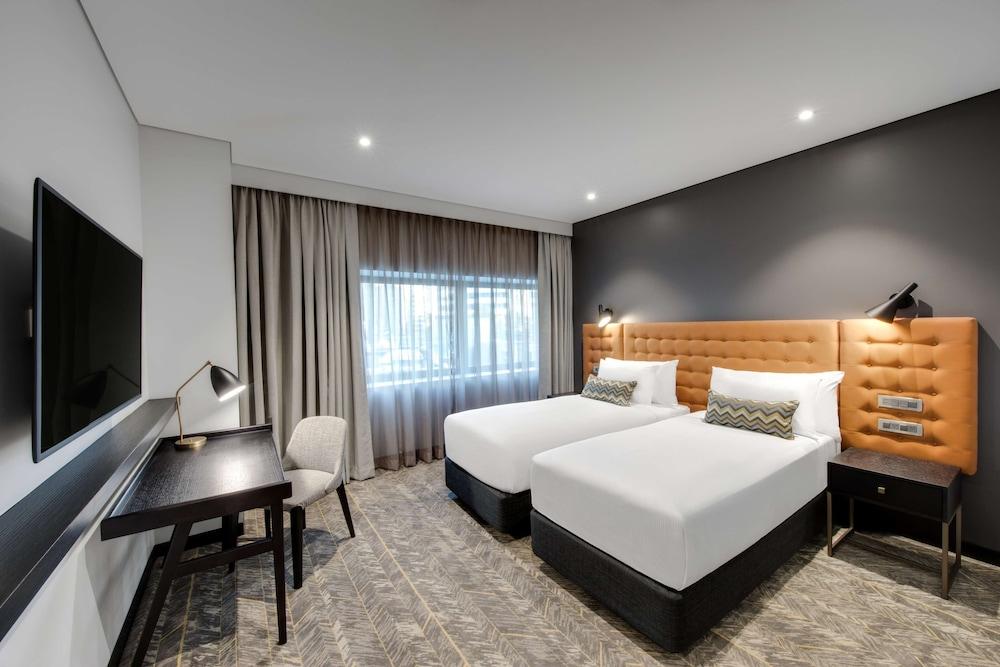 Vibe Hotel North Sydney - Tap to explore photos