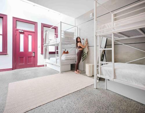 Little Drifter Surry Hills Room Type - Bed in 8 Bed Female Ensuite Dorm