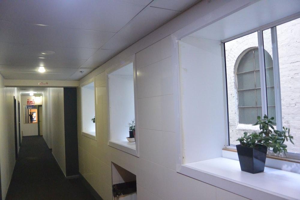 Elizabeth Hostel Room Type - Budget Twin Room