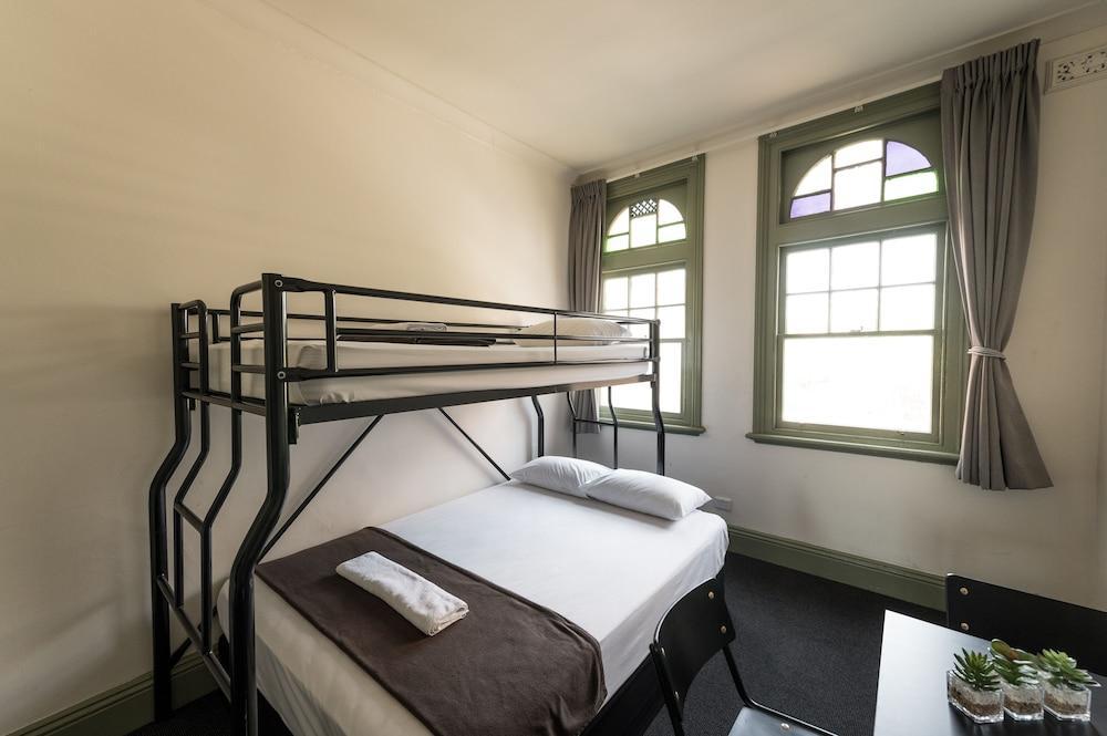 Sydney Central Inn - Hostel Room Type - Triple Room