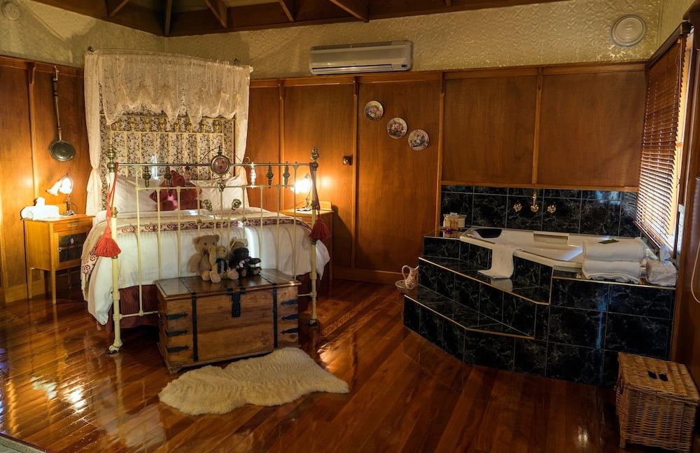 Observatory Cottages Room Type - Romantic Cottage, 1 Queen Bed (Ironbark)