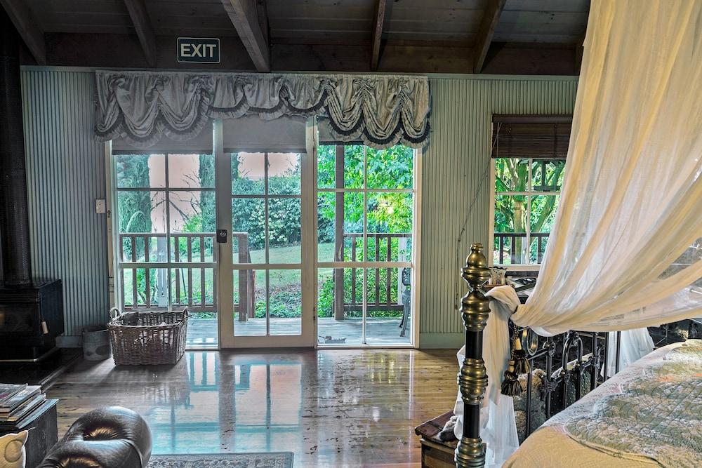 Observatory Cottages Room Type - Romantic Cottage, 1 Queen Bed (Windsong)