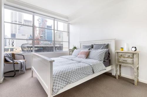NEW! A Comfy & Stylish Apt Next to Darling Harbour - Tap to explore photos