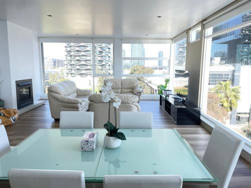 Docklands Luxury Penthouse Right Above The District Docklands - Tap to explore photos