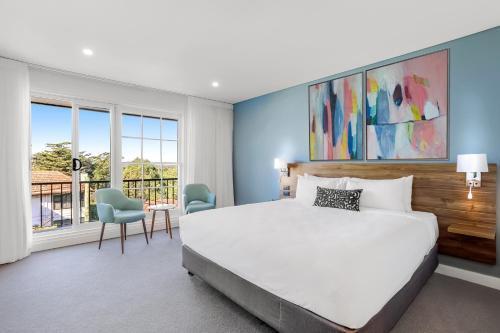 Killara Hotel & Suites Room Type - King Room with Balcony