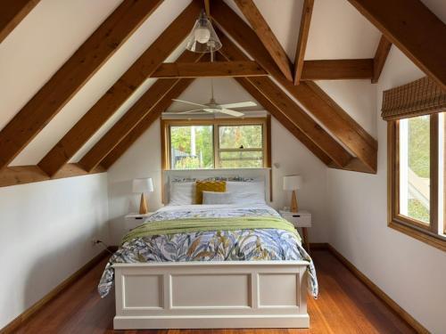 Lower Mountains Retreat Room Type - One-Bedroom Chalet
