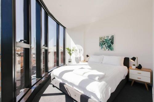 St Kilda Rd LVL4 2BDR2BATHR WIFI Albert Park Room Type - Apartment