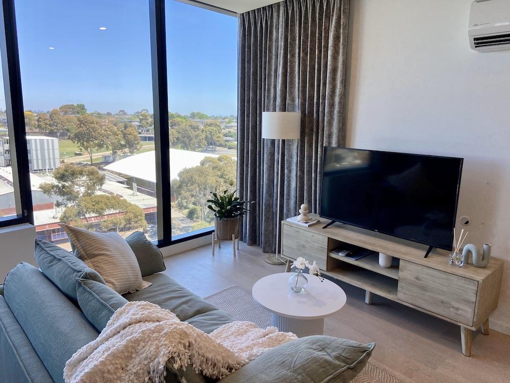 Skygarden Luxury Condo - Tap to explore photos