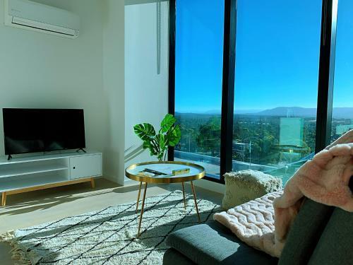 Skygarden Luxury Condo at The Glen by Live Local - Tap to explore photos