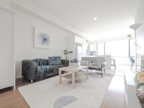 Mt Waverley Spacious 2BR2BA parking wifi balcony Room Type - Two-Bedroom House