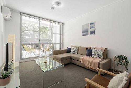 A Modern & Cozy Studio Next to Darling Harbour - Tap to explore photos