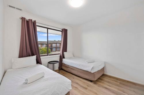 Econo Lodge Lilydale - Tap to explore photos