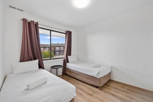 Econo Lodge Lilydale - Tap to explore photos