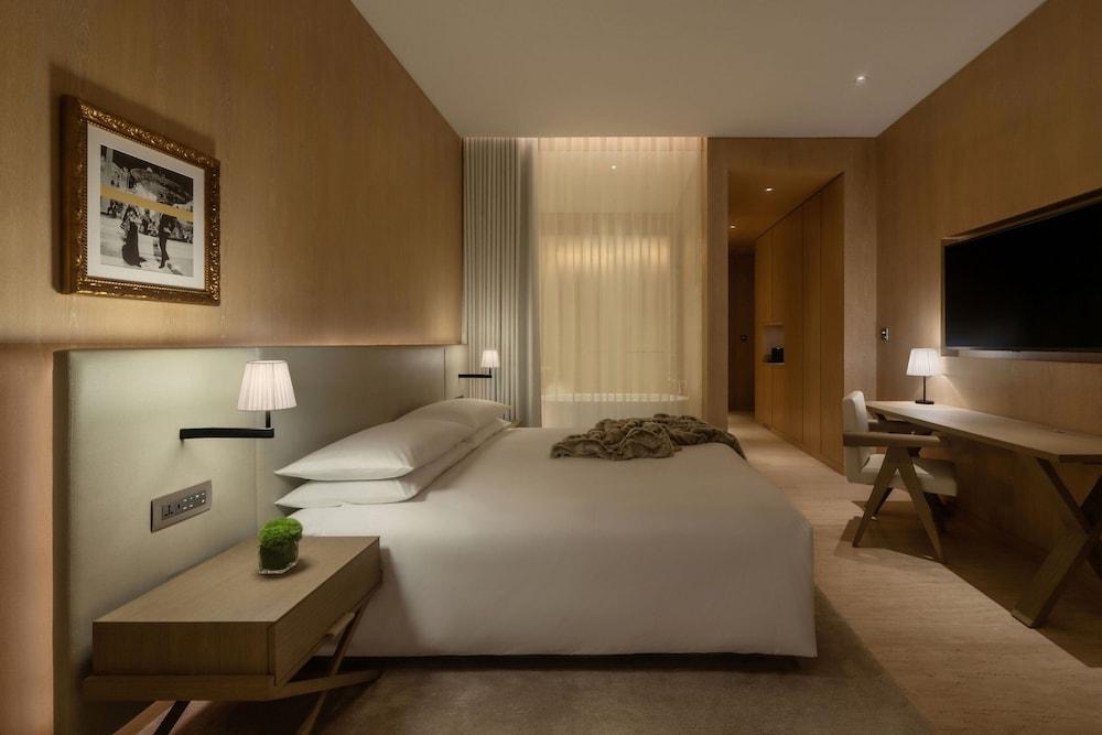 The Dubai EDITION by Marriott Room Type - Room, 1 King Bed, Balcony