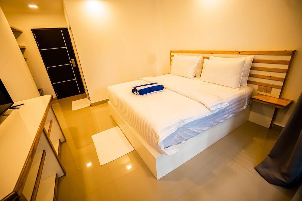 Lagoona Sunset Room Type - Deluxe Double Room with Side Sea View