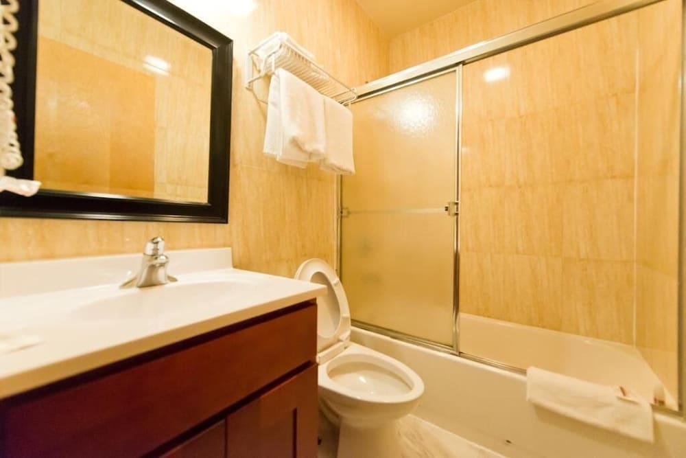 Dynasty Hotel and Suites New York LaGuardia Hotel - Tap to explore photos