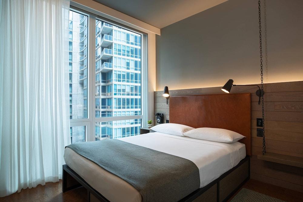 Moxy NYC Downtown Room Type - Room, 1 Queen Bed, City View