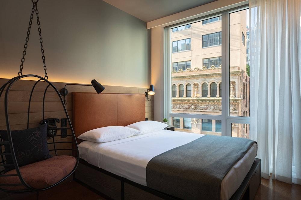 Moxy NYC Downtown Room Type - Room, 1 Queen Bed (Mobility Accessible, Roll-In Shower)