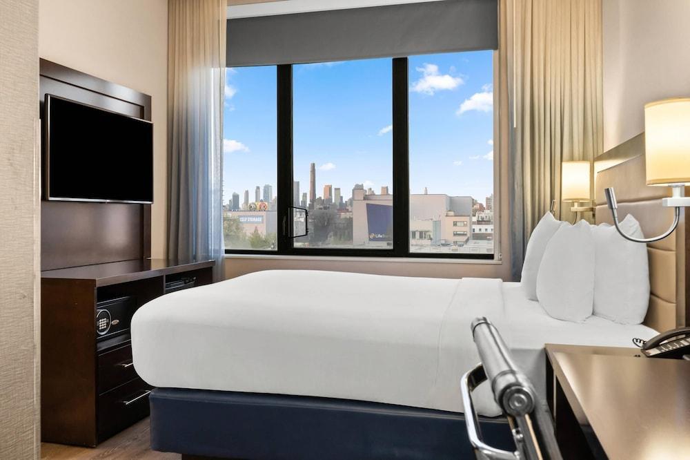 Comfort Inn Prospect Park - Brooklyn Room Type - 1 Queen Bed, Balcony