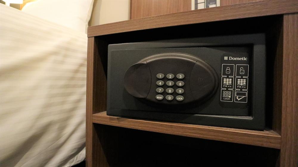 ibis Styles Tokyo Ginza - Tap to explore photos