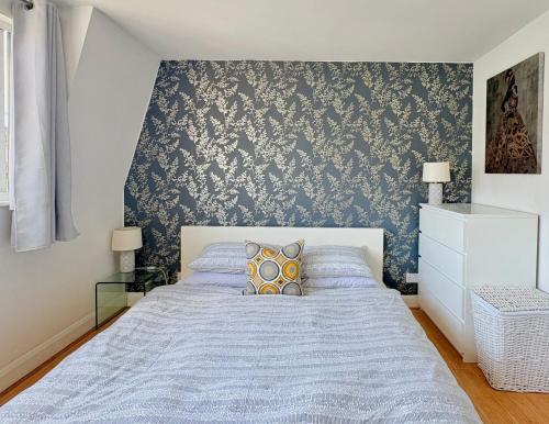 Bright 1 Bedroom Central London