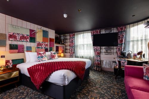 The Kings Arms Pub & Boutique Rooms - Tap to explore photos