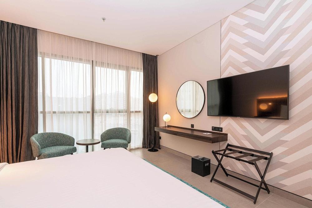 Courtyard by Marriott World Trade Centre, Dubai Room Type - Standard Room, 1 King Bed, City View