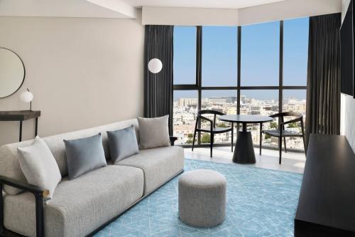 Courtyard by Marriott World Trade Centre, Dubai - Tap to explore photos