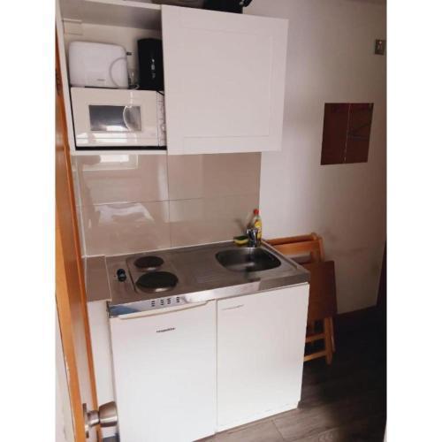 F406- Great Studio for 2 Near Hyde Park - Tap to explore photos