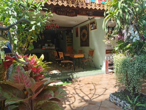 TAVEE Guesthouse - Tap to explore photos
