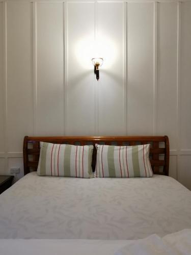 TAVEE Guesthouse Room Type - Double Fan Room with Shared Bathroom TAVEE Guesthouse Room Type - Double Fan Room with Shared Bathroom