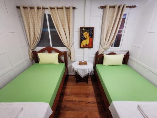 TAVEE Guesthouse Room Type - Twin Fan Room with Shared Bathroom