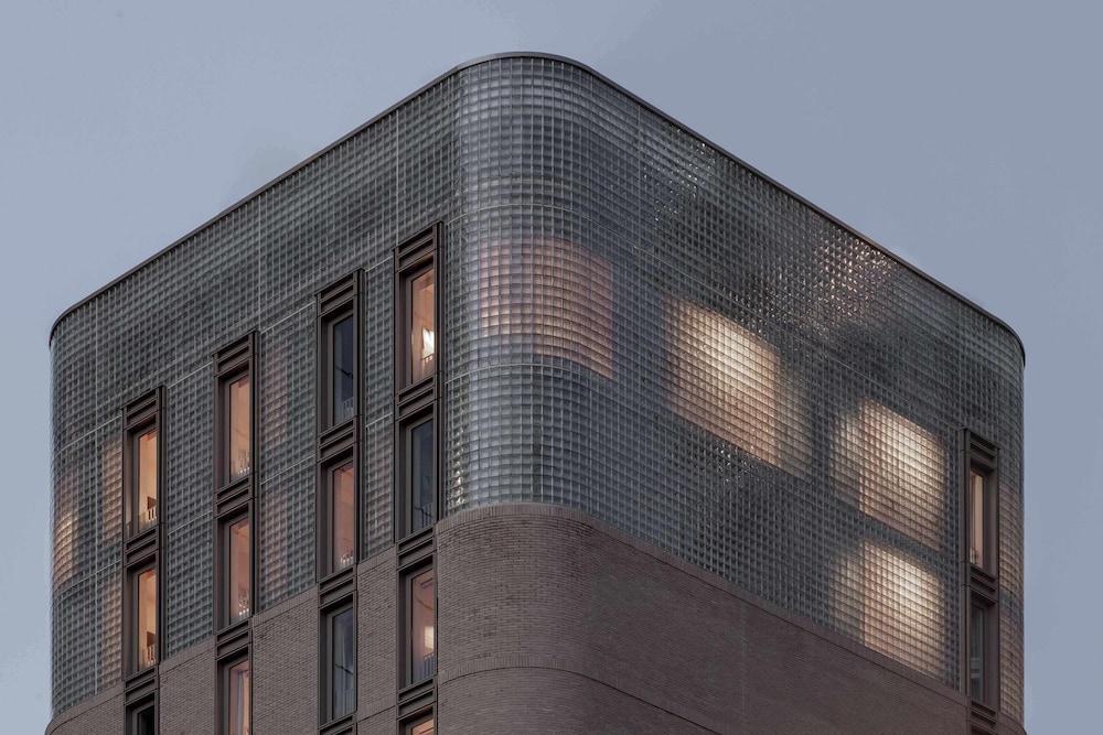 Buckle Street Studios by Locke, Aldgate - Tap to explore photos