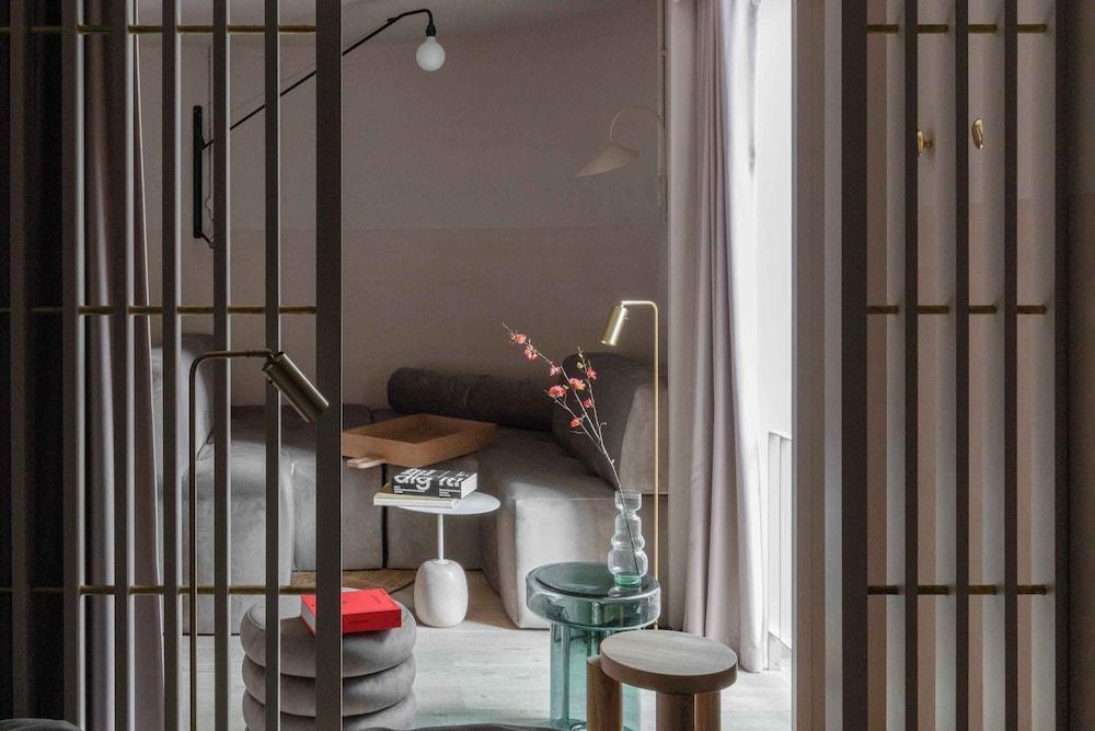 Buckle Street Studios by Locke, Aldgate - Tap to explore photos