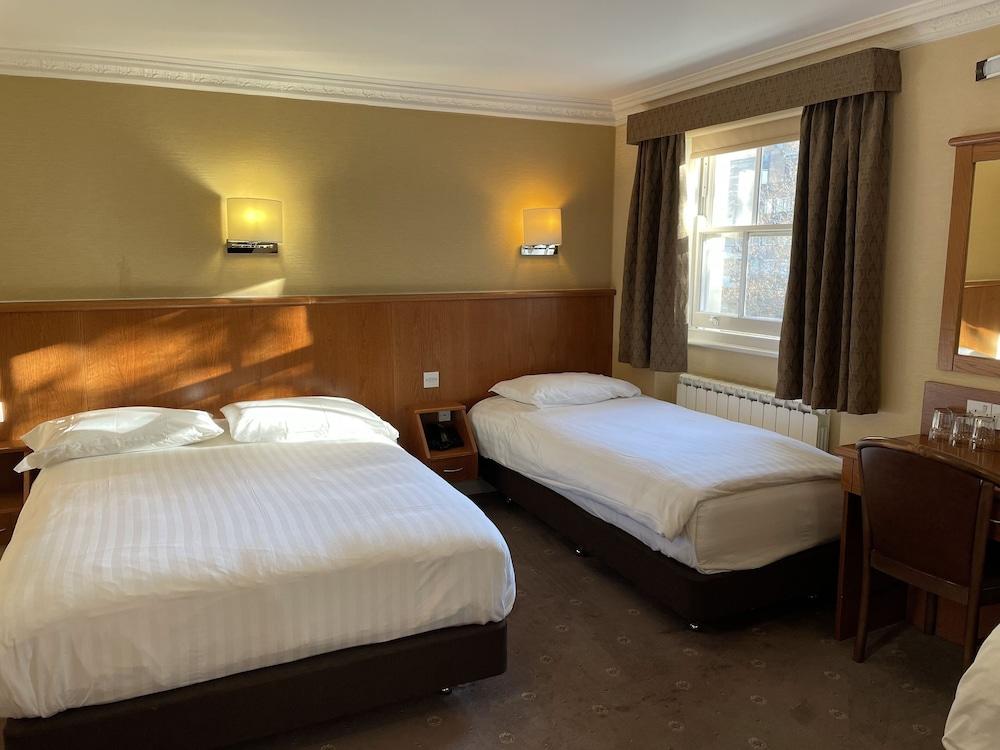 Orchard Hotel Room Type - Standard Triple Room