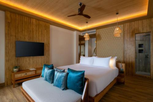 Sinae Phuket Luxury Hotel - Tap to explore photos