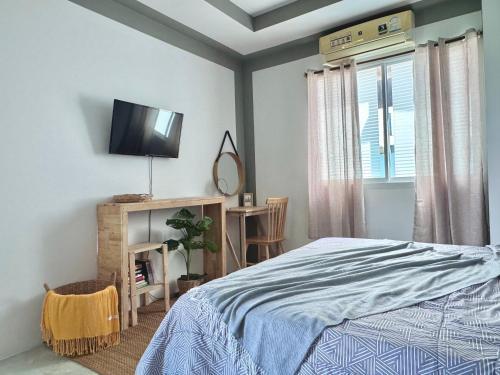 Sea Dreamer Beachfront Apartments - Tap to explore photos