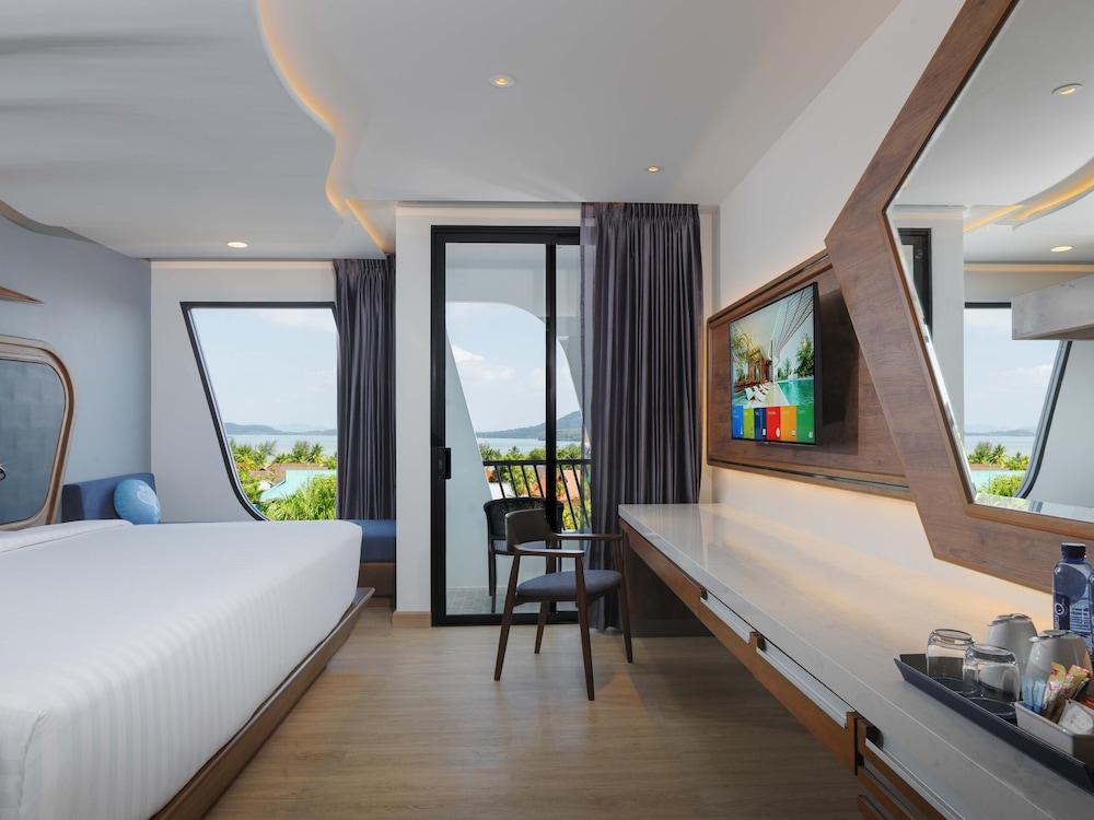 The Oceanic Sportel Phuket - SHA Extra Plus Room Type - Deluxe Corner Sea-Facing King