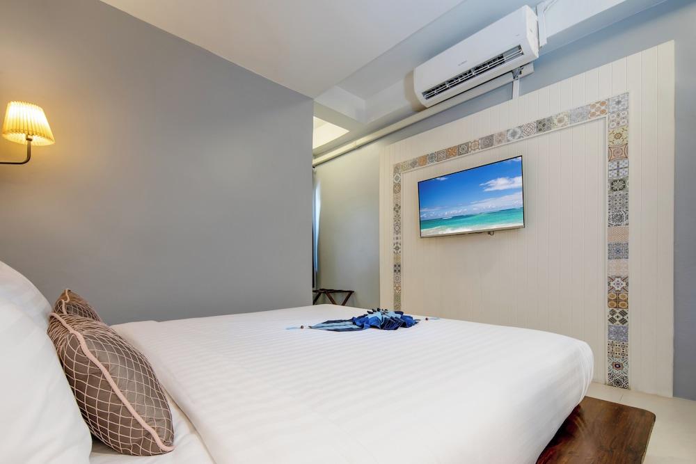 Montree Phuket Hotel - Tap to explore photos