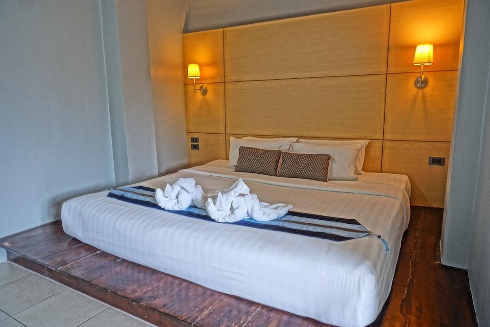 Montree Phuket Hotel Room Type - Deluxe Double or Twin Room, Non Smoking Montree Phuket Hotel Room Type - Deluxe Double or Twin Room, Non Smoking