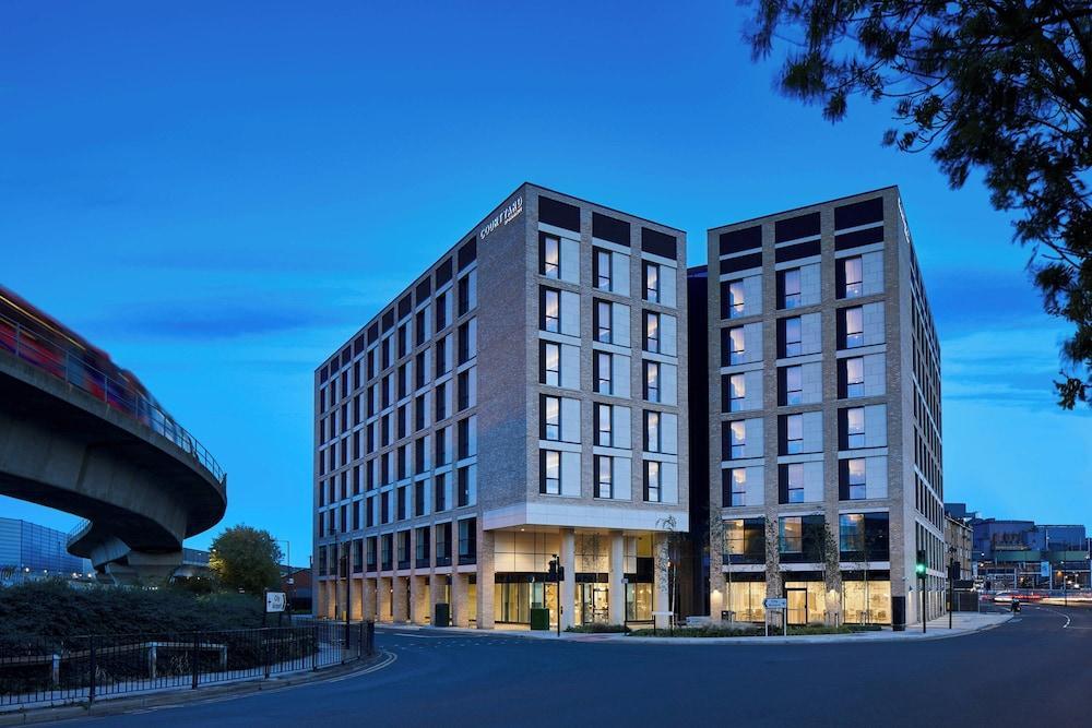Courtyard by Marriott London City Airport