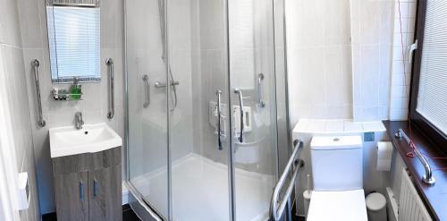 WNS Apartments Canary Wharf - Tap to explore photos
