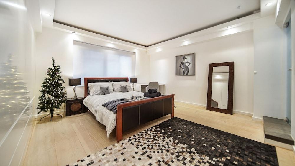 Exquisite 2400sqft 3 Bed Brick Lane Pad - Tap to explore photos