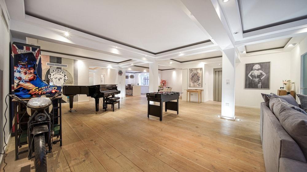 Exquisite 2400sqft 3 Bed Brick Lane Pad - Tap to explore photos
