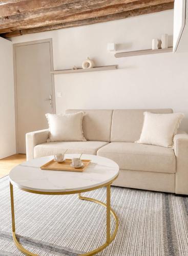 Opera - Deluxe apartment for 4 - Tap to explore photos