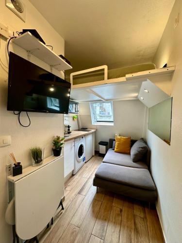 Cosy Studio near Champs-Elysées - Arc de Triomphe - Tap to explore photos