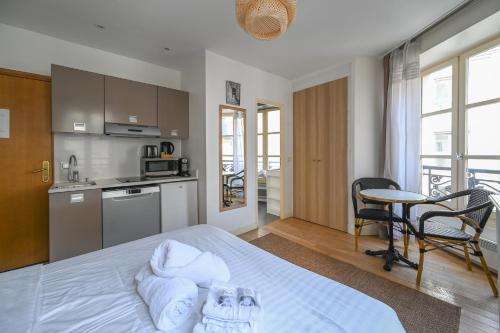 Lovely parisien apartment (opera 3) - Tap to explore photos