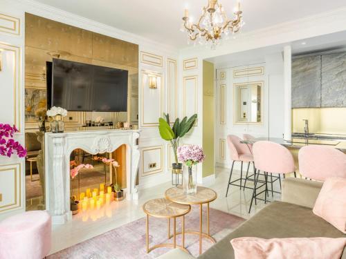Merveil - Luxury Suite - Tour Eiffel - Bourdonnais - Tap to explore photos