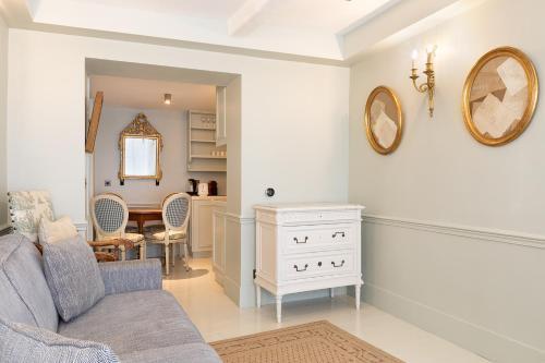 Pick A Flat's Apartments in Saint Germain - Paul-Louis Courier Room Type - Superior Apartment Pick A Flat's Apartments in Saint Germain - Paul-Louis Courier Room Type - Superior Apartment